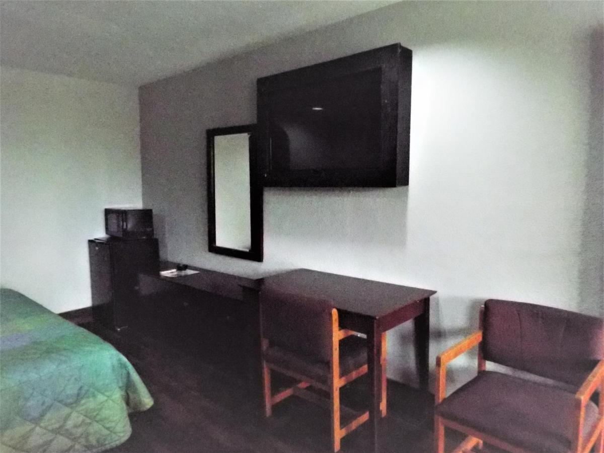 Luxury Inn Channelview Bagian luar foto
