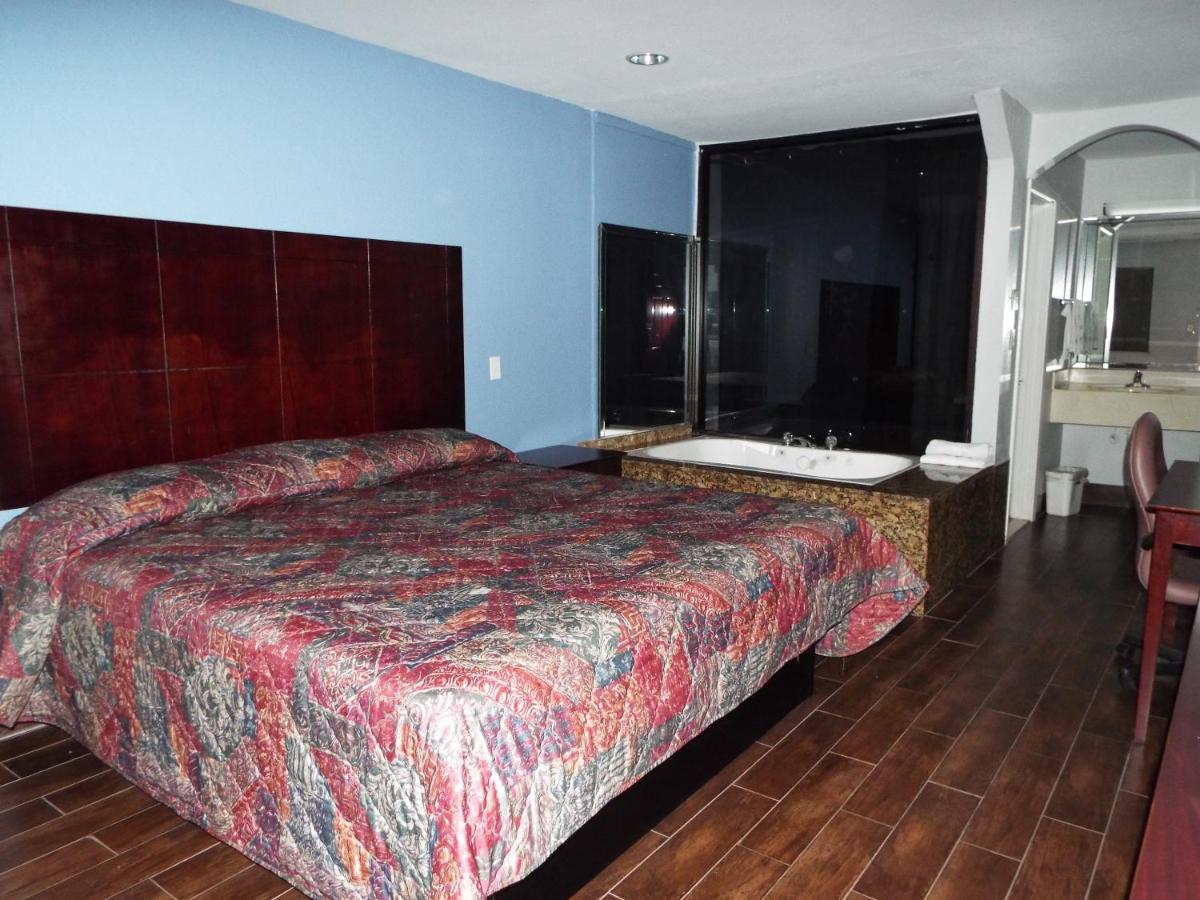 Luxury Inn Channelview Bagian luar foto
