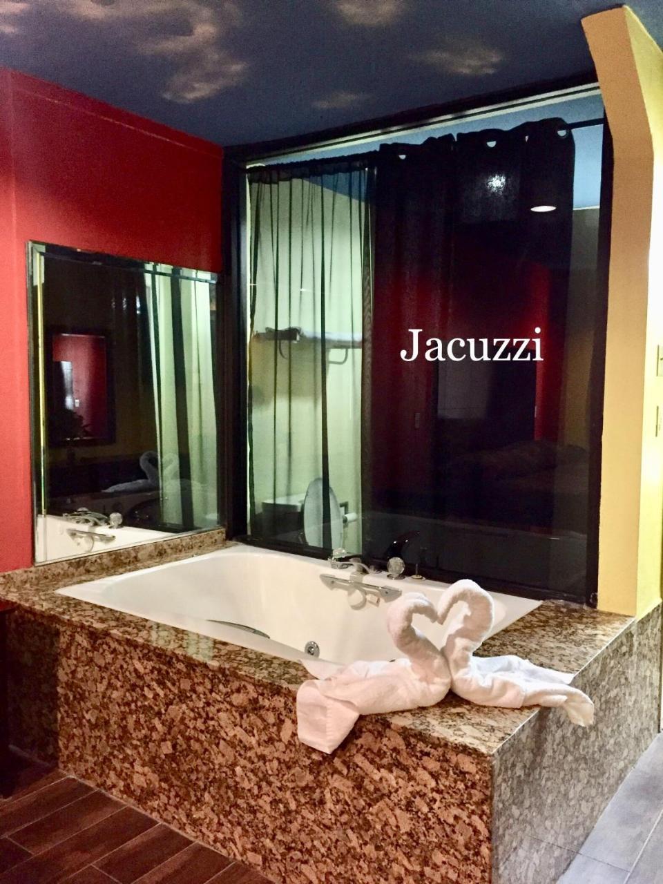 Luxury Inn Channelview Bagian luar foto